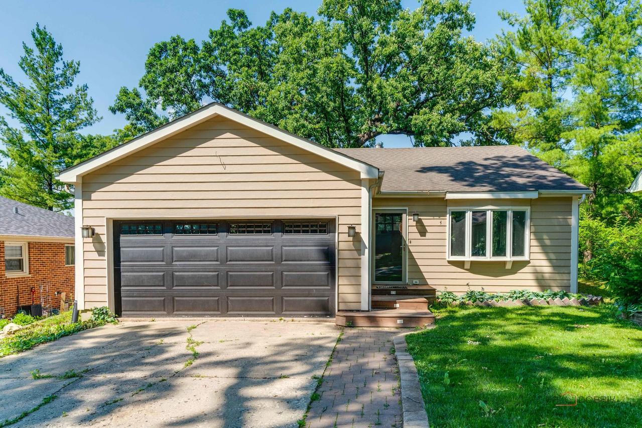 26829 N Circle Dr., Mundelein, IL 60060