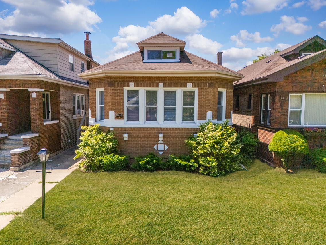 8510 S Blackstone Ave., Chicago, IL 60619