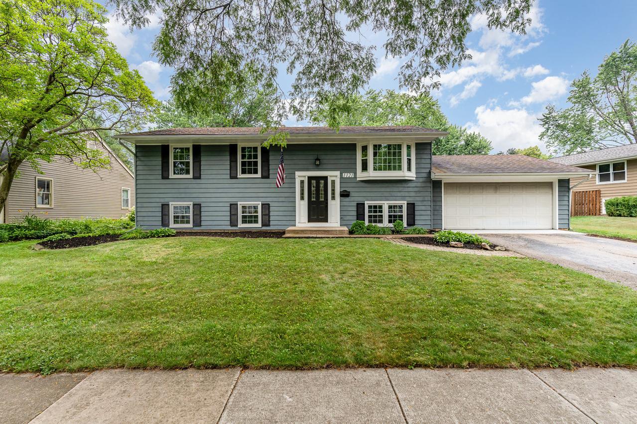 1121 S 13th St., St. Charles, IL 60174