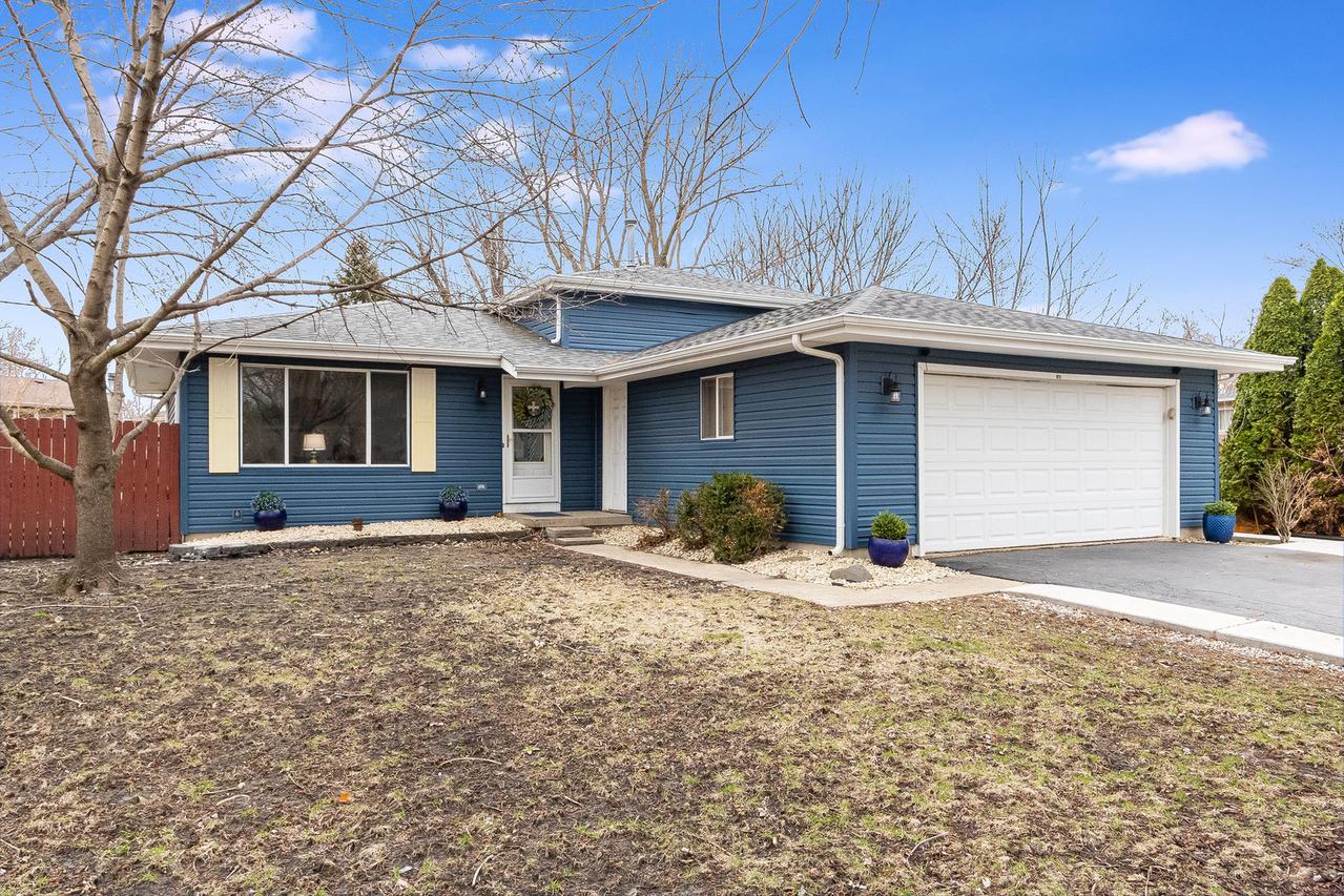 182 Charles Ct., Oswego, IL 60543