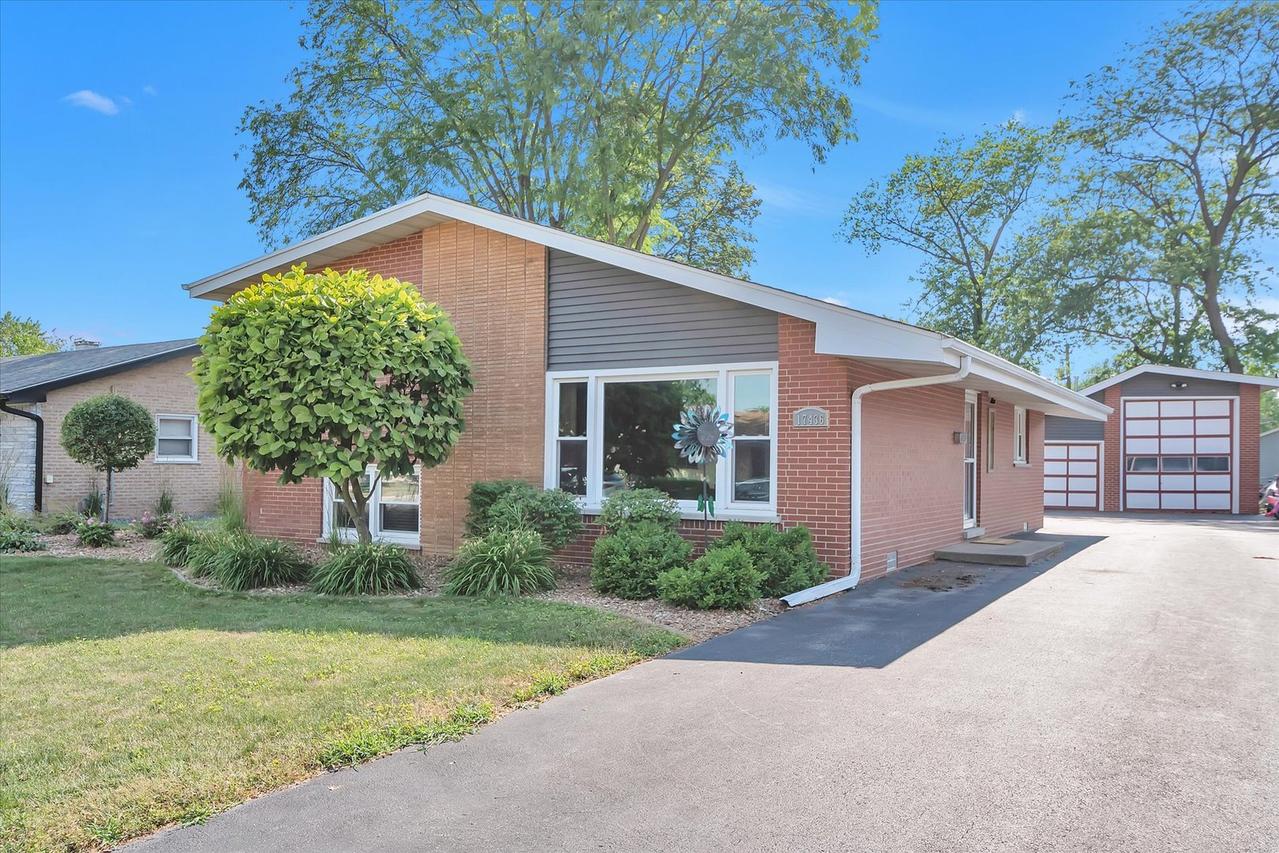 17436 71st Ave., Tinley Park, IL 60477