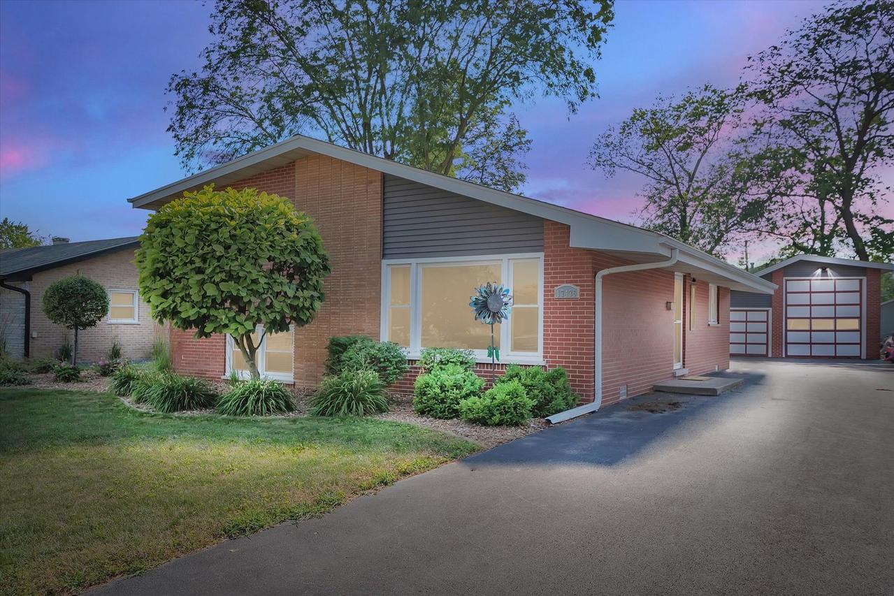 17436 71st Ave., Tinley Park, IL 60477