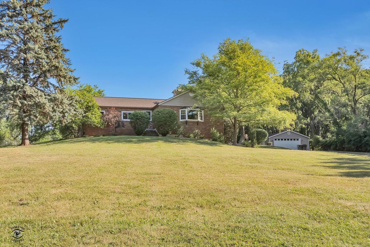 17332 Bluff Rd., Lemont, IL 60439