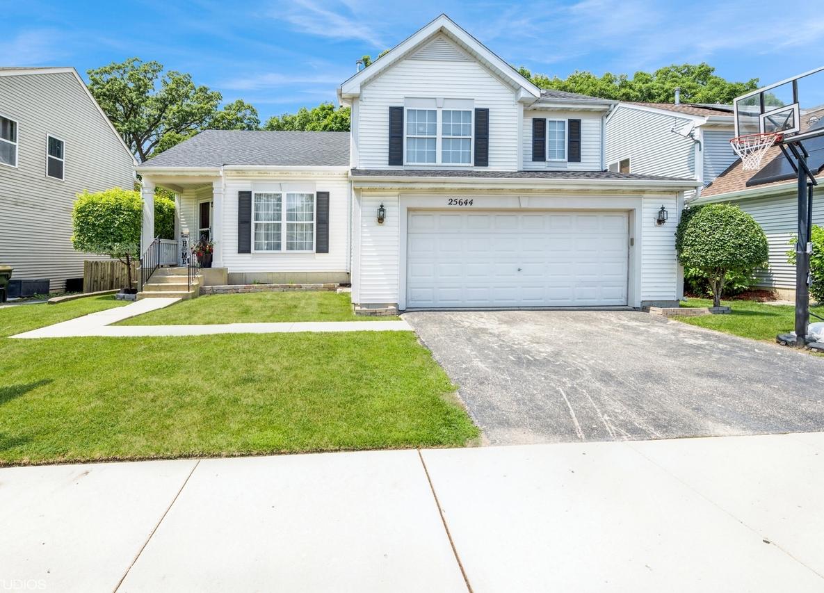 25644 W Brooks Farm Rd., Round Lake, IL 60073