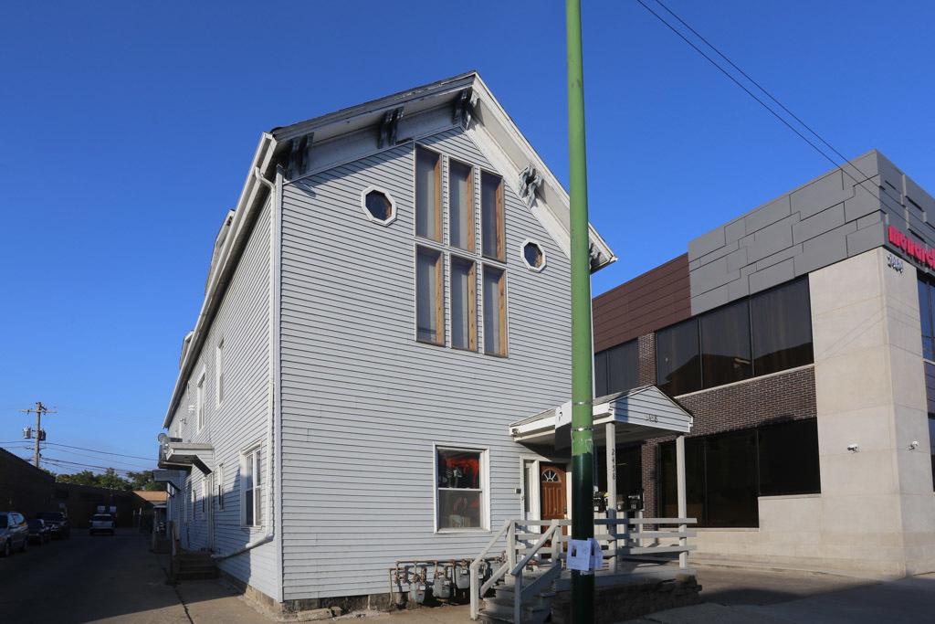 2458 N Clybourn Ave., Chicago, IL 60614
