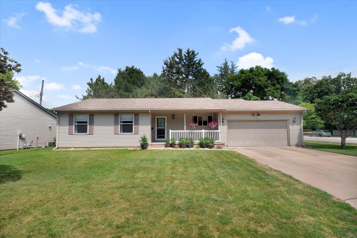 320 Royal Ct., Champaign, IL 61821