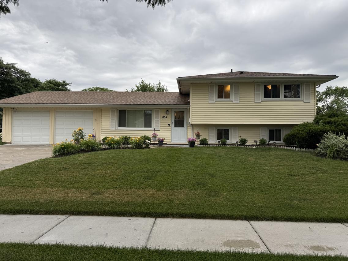 835 Williams Ct., Schaumburg, IL 60193