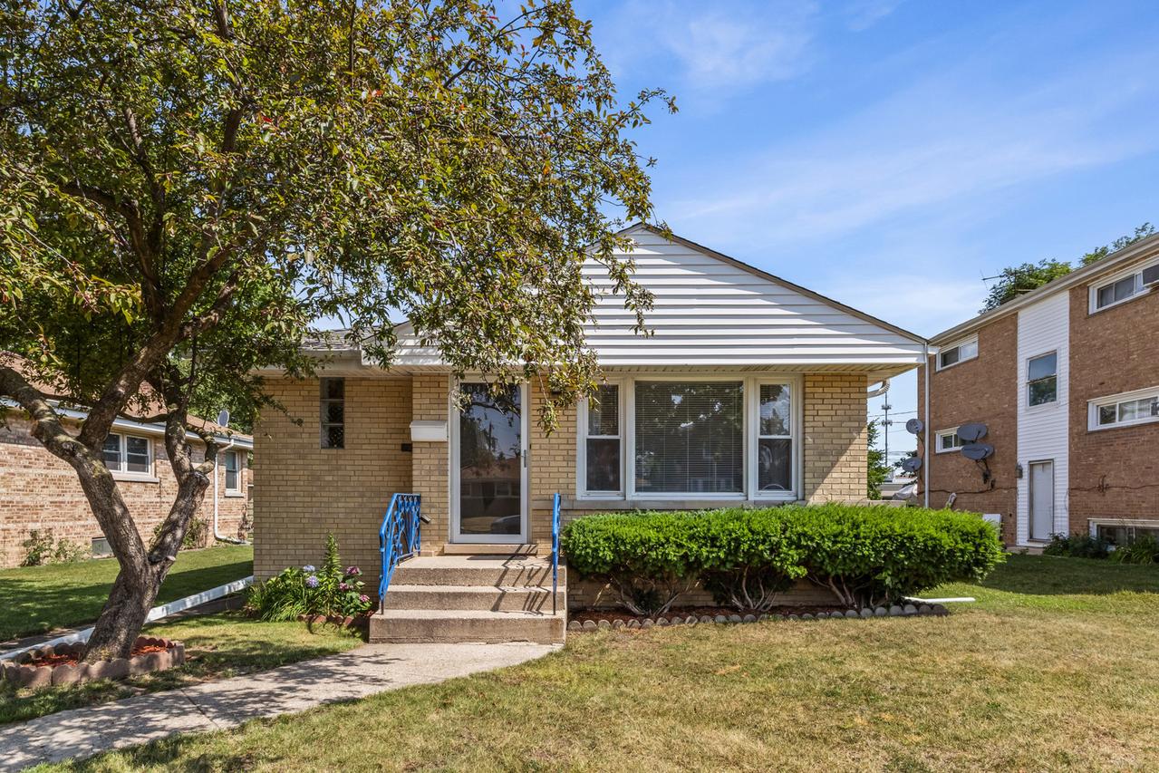 5128 Suffield Ct., Skokie, IL 60077