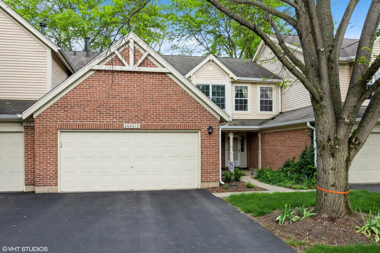 30W012 Laurel Ct., Warrenville, IL 60555