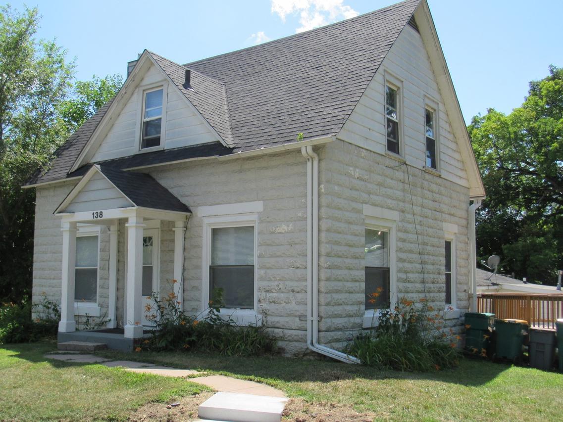 138 Cora Ave., Fox Lake, IL 60020