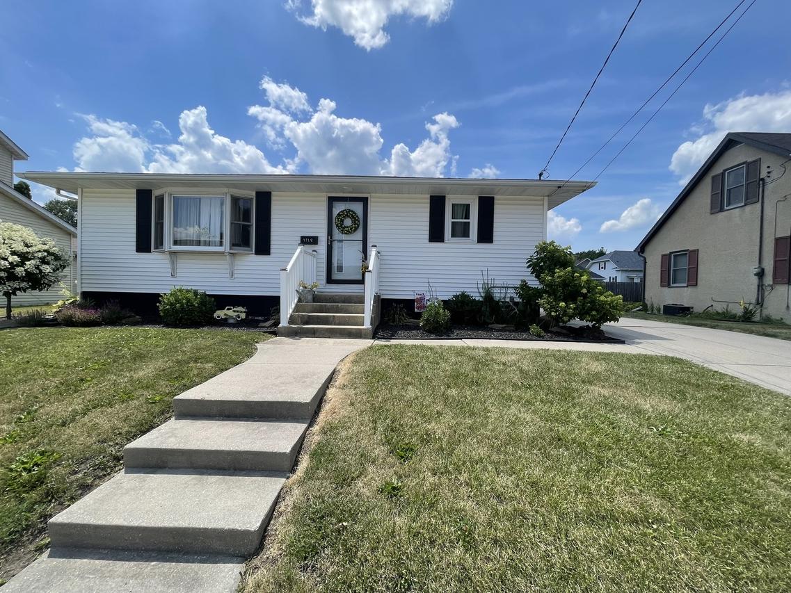 1110 Pike St., Peru, IL 61354