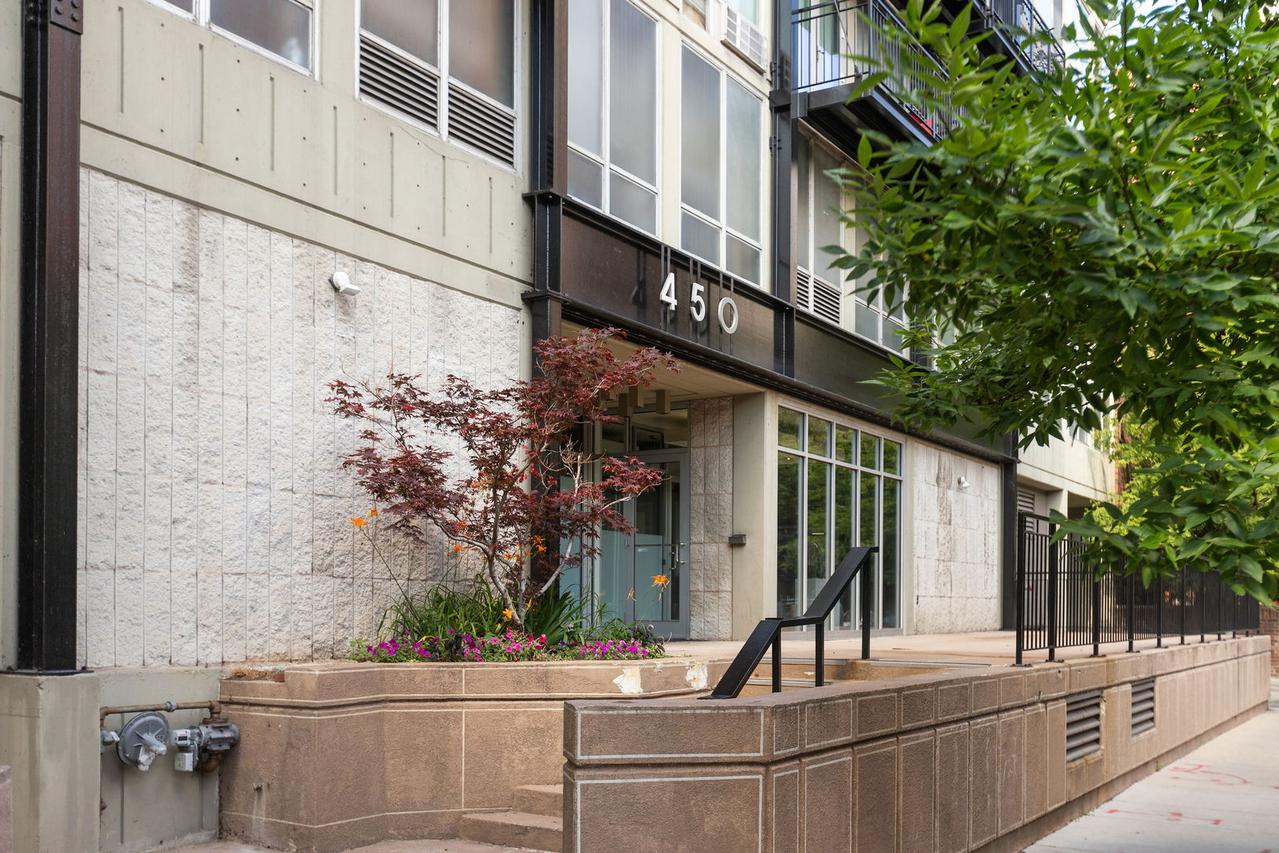 450 W Briar Pl. #13C, Chicago, IL 60657