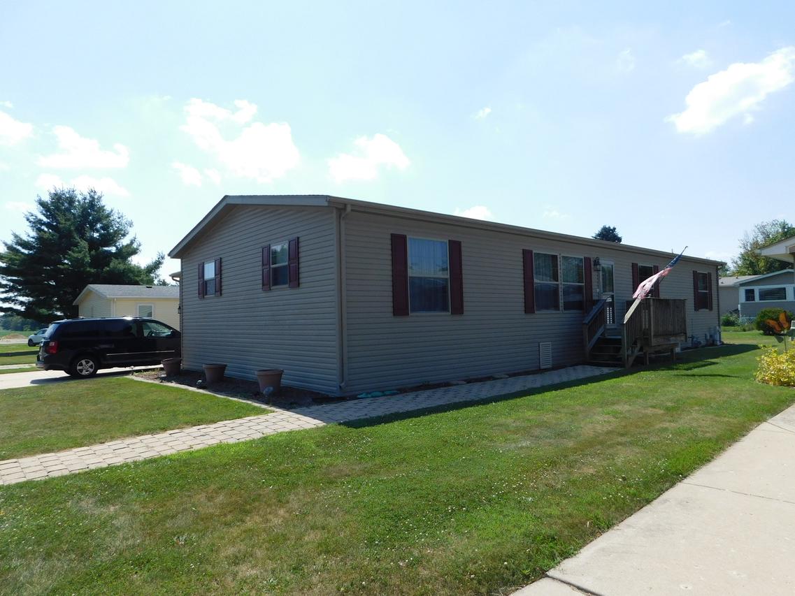 13 Hickory Ln., Sandwich, IL 60548