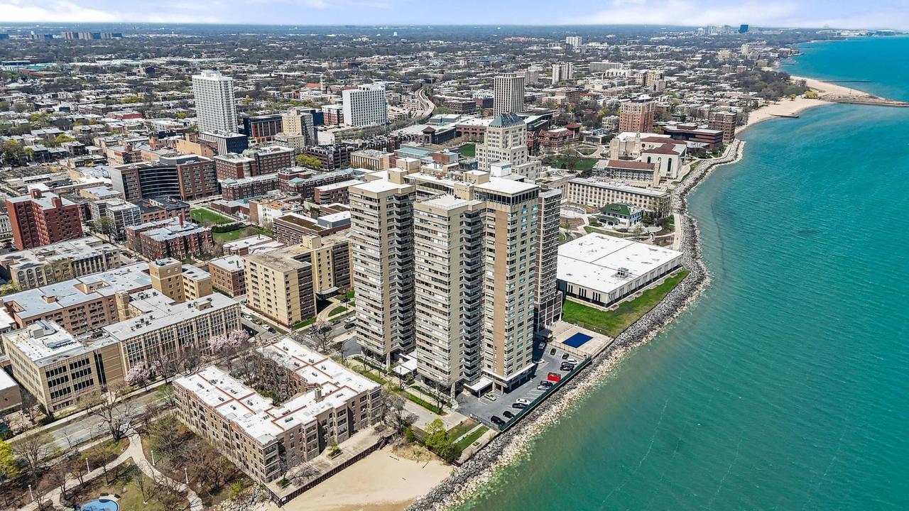 6301 N Sheridan Rd. #10F, Chicago, IL 60660
