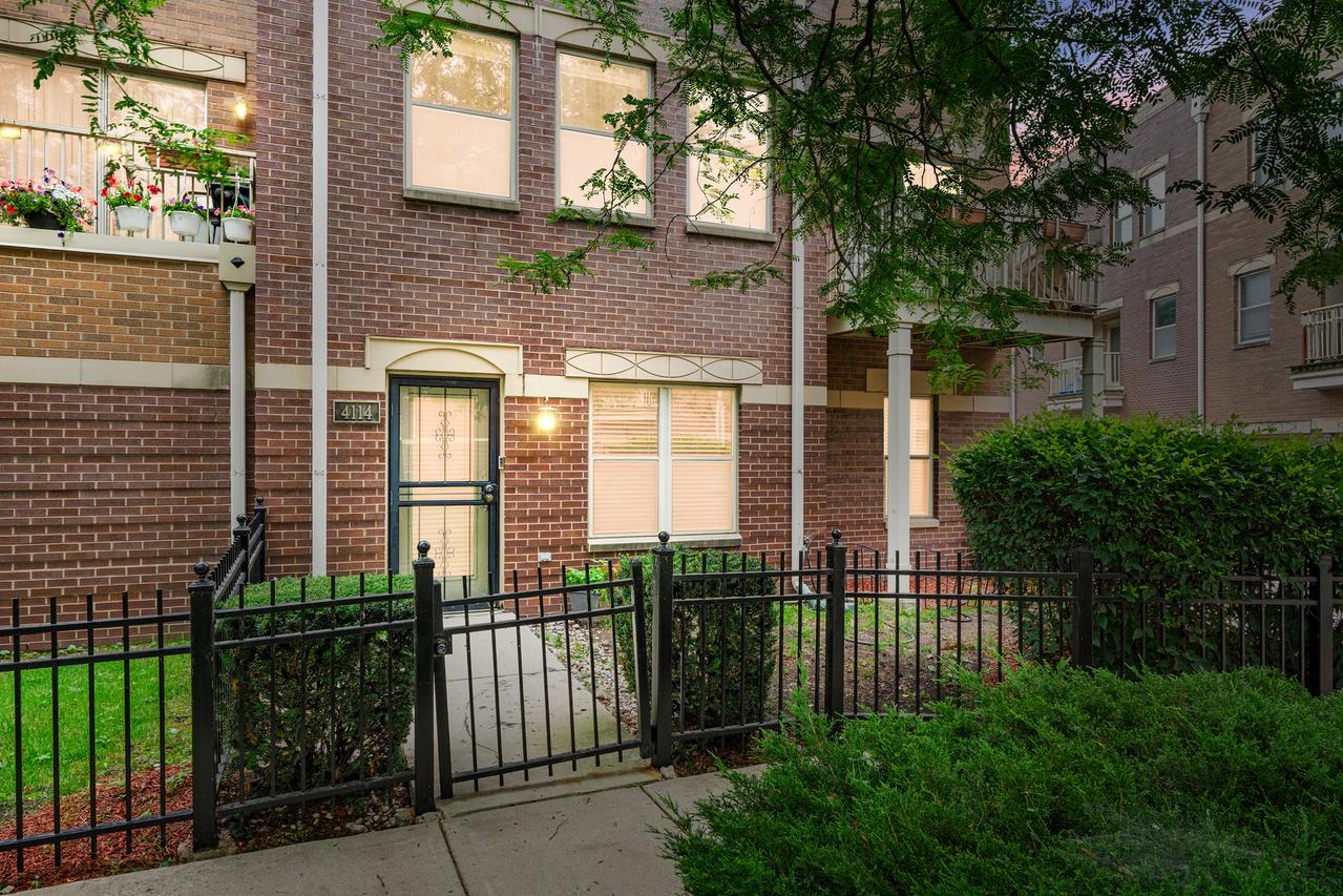 4114 S Maryland Ave., Chicago, IL 60653
