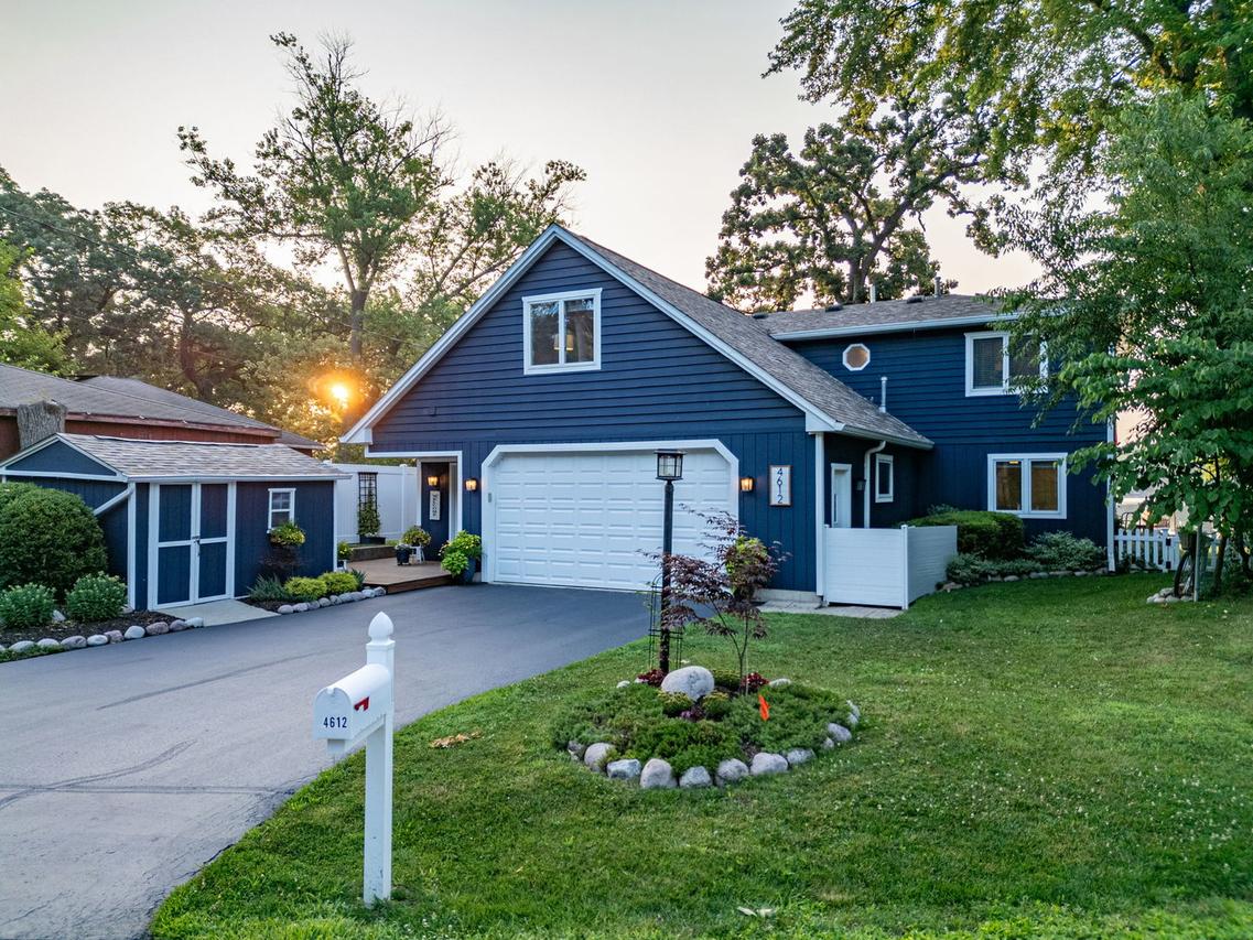 4612 W Lake Shore Dr., Wonder Lake, IL 60097