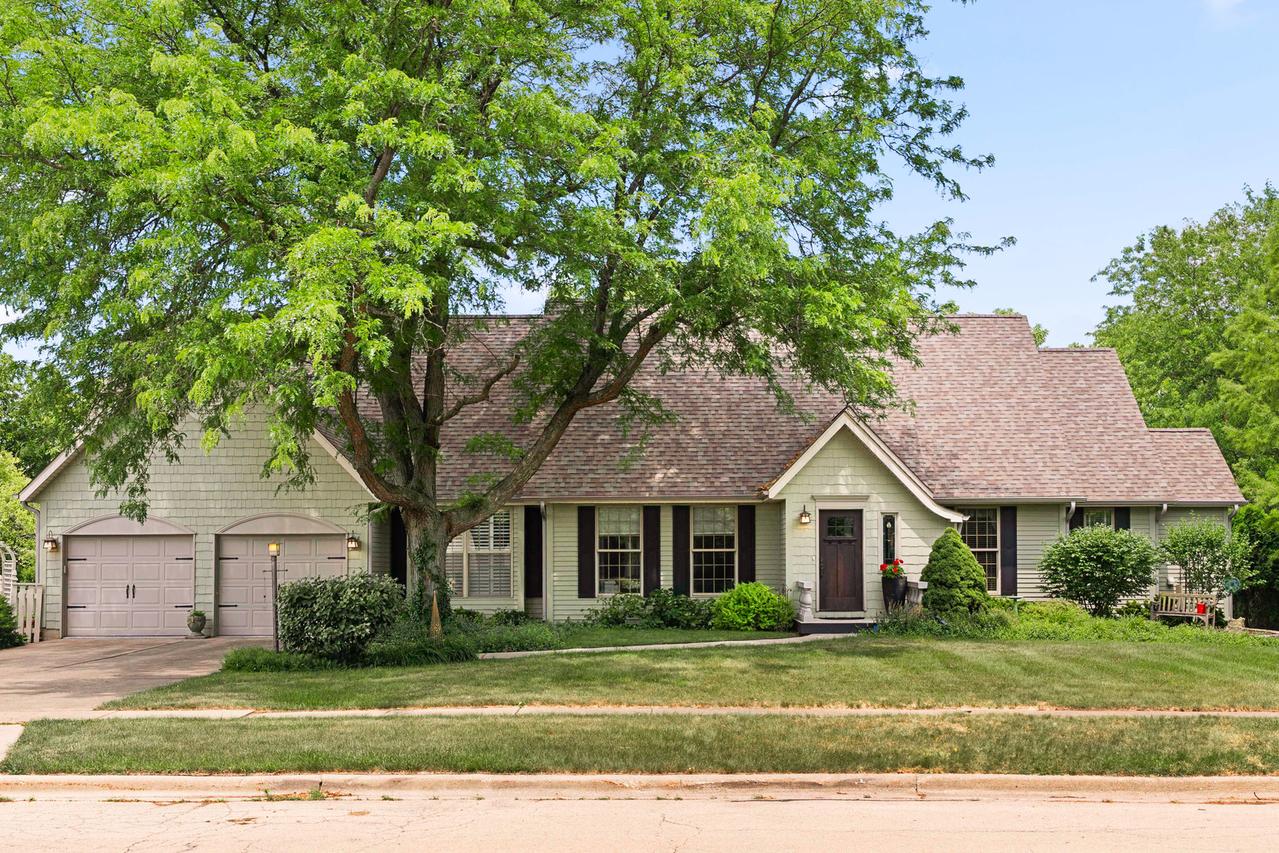 3063 Wedgewood Dr., Dekalb, IL 60115