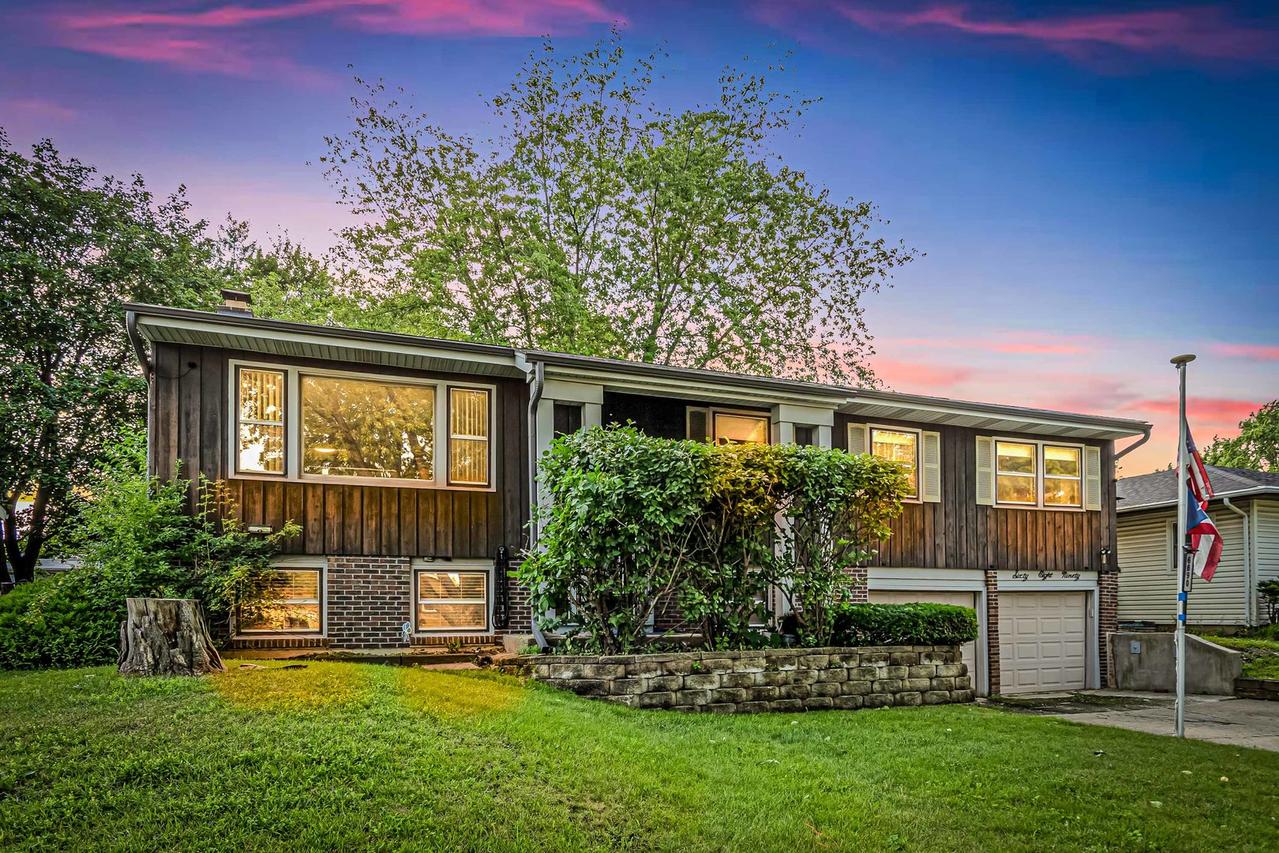 6890 Hickory St., Hanover Park, IL 60133
