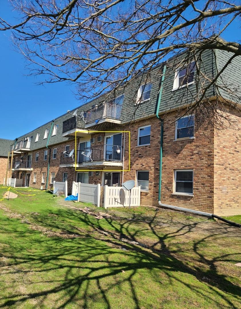 9950 S 84th Ter. #215, Palos Hills, IL 60465