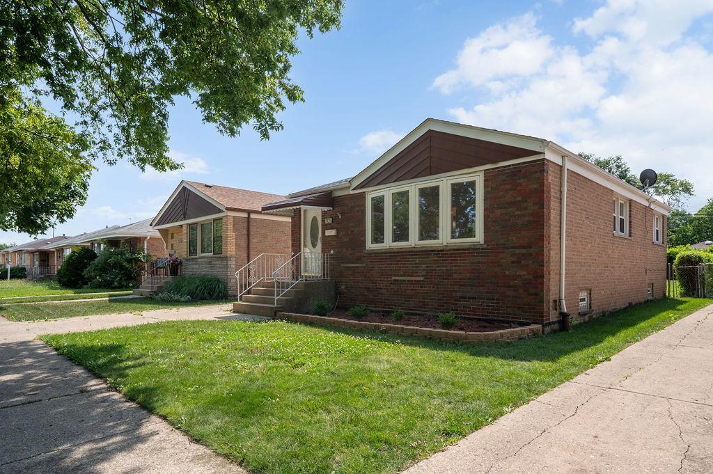 7826 S Kenneth Ave., Chicago, IL 60652