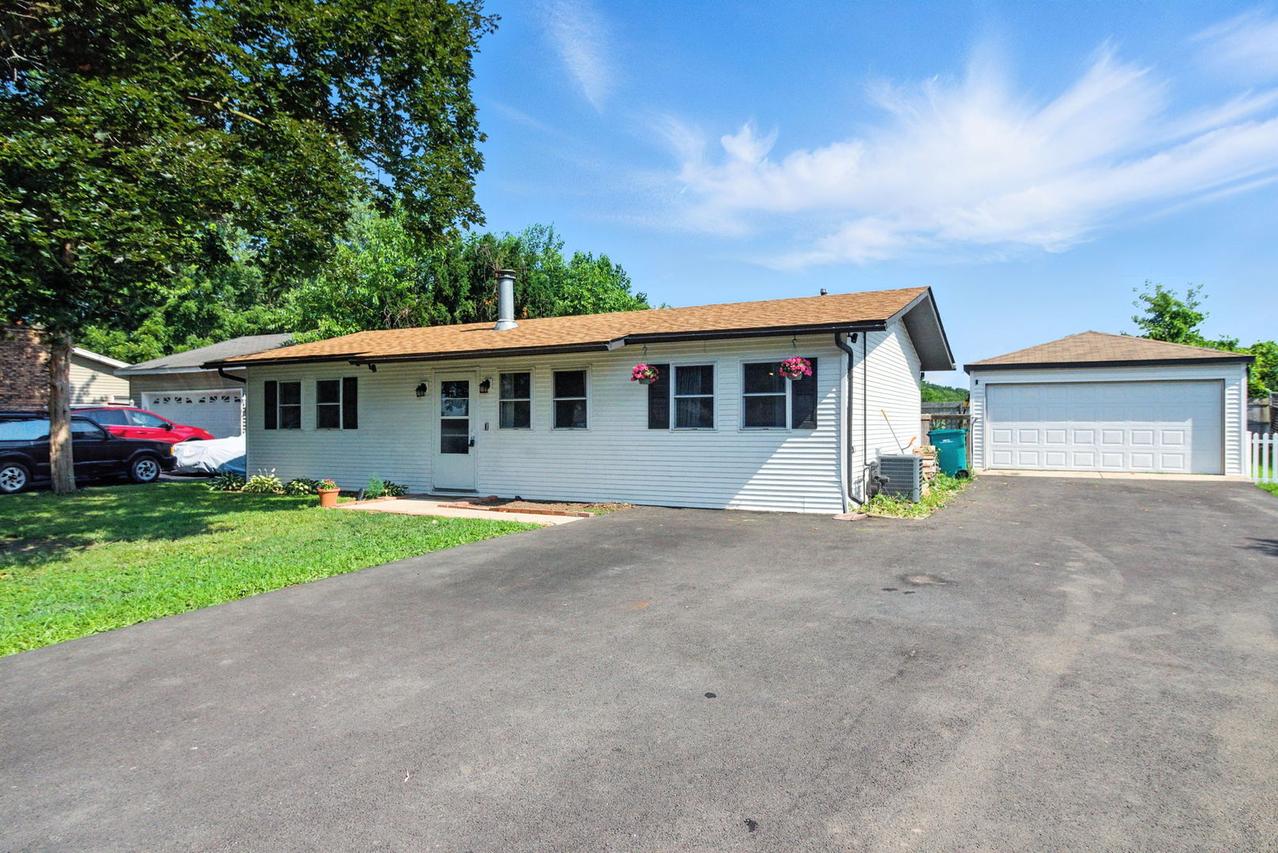 34W928 N James Dr., St. Charles, IL 60174