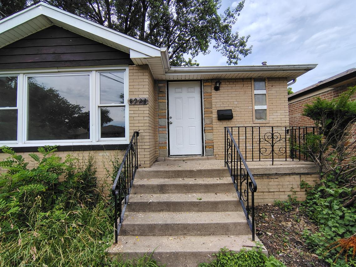 8924 S Paulina St., Chicago, IL 60620