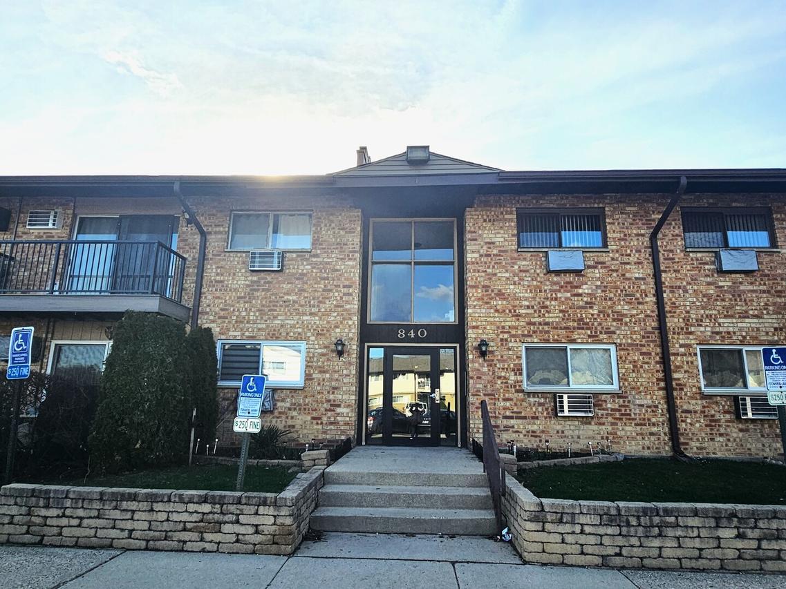 840 E Old Willow Rd. #116, Prospect Heights, IL 60070