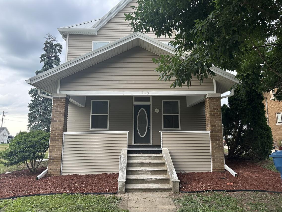 103 Harrison St., Stanford, IL 61774