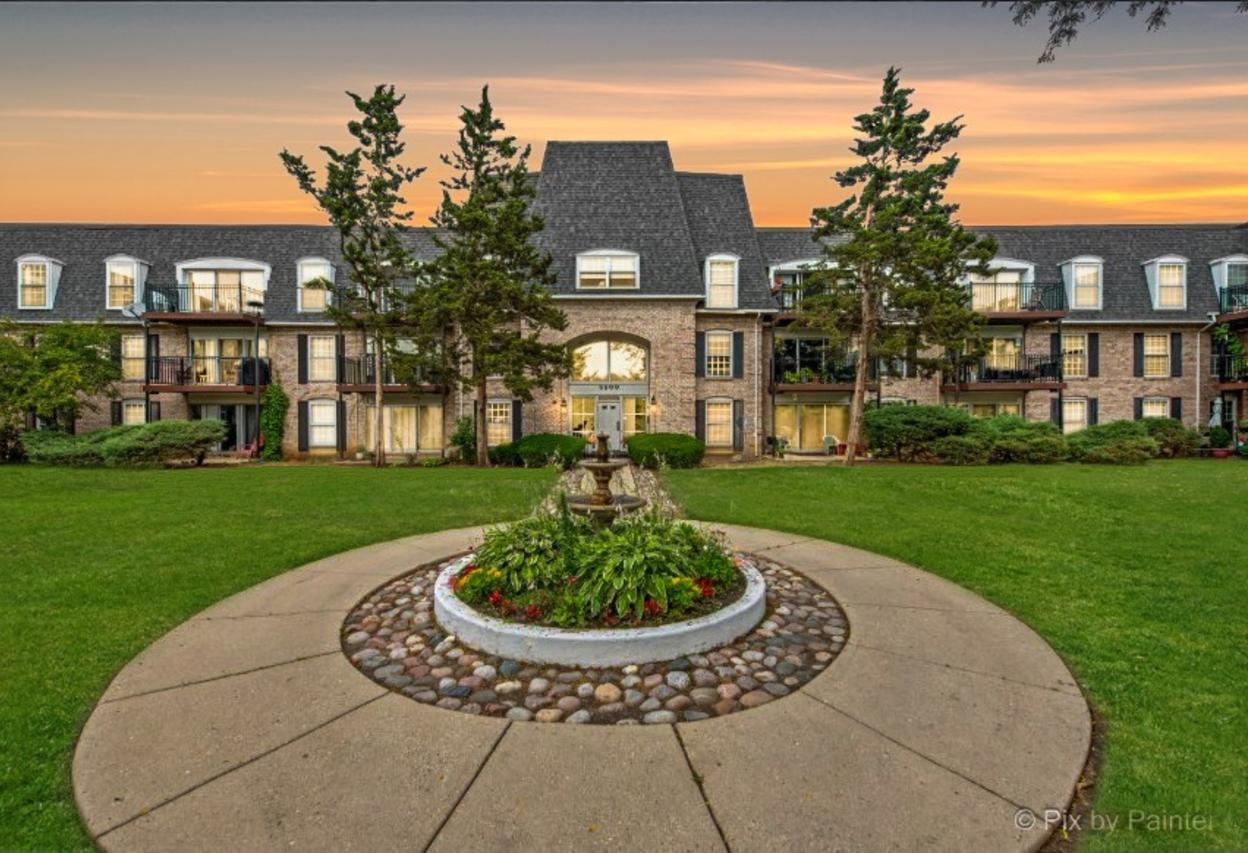 5200 Carriageway Dr. #211, Rolling Meadows, IL 60008