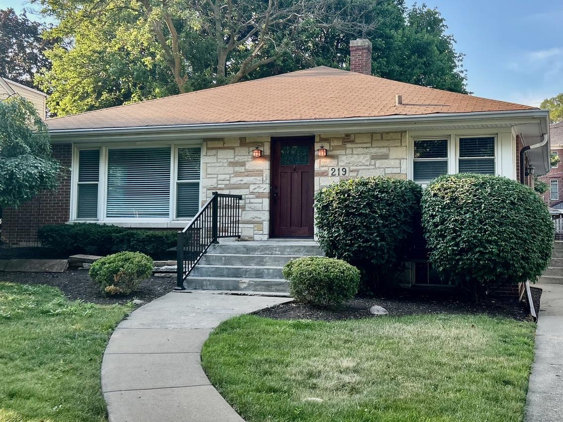 219 Spring Ave., Naperville, IL 60540