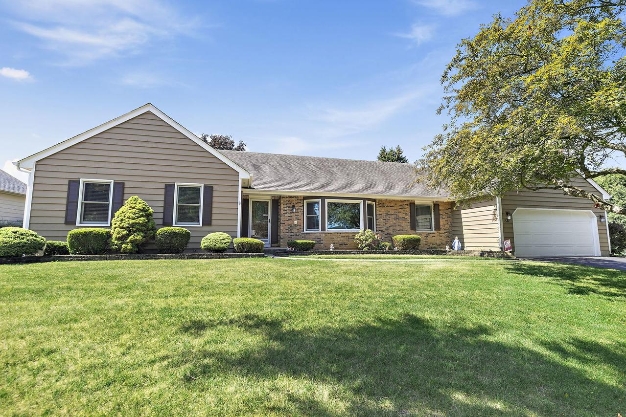 831 Crabtree Ln., Cary, IL 60013