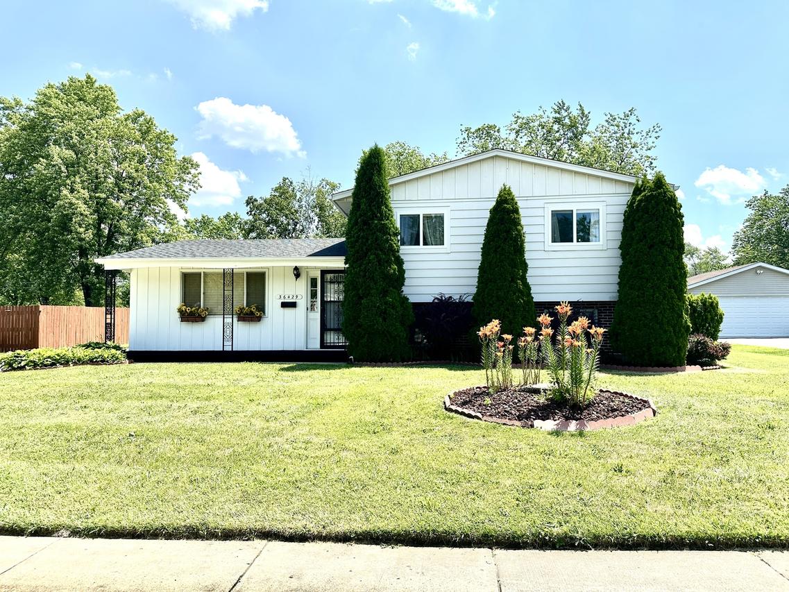 36429 N Edgewood Dr., Gurnee, IL 60031