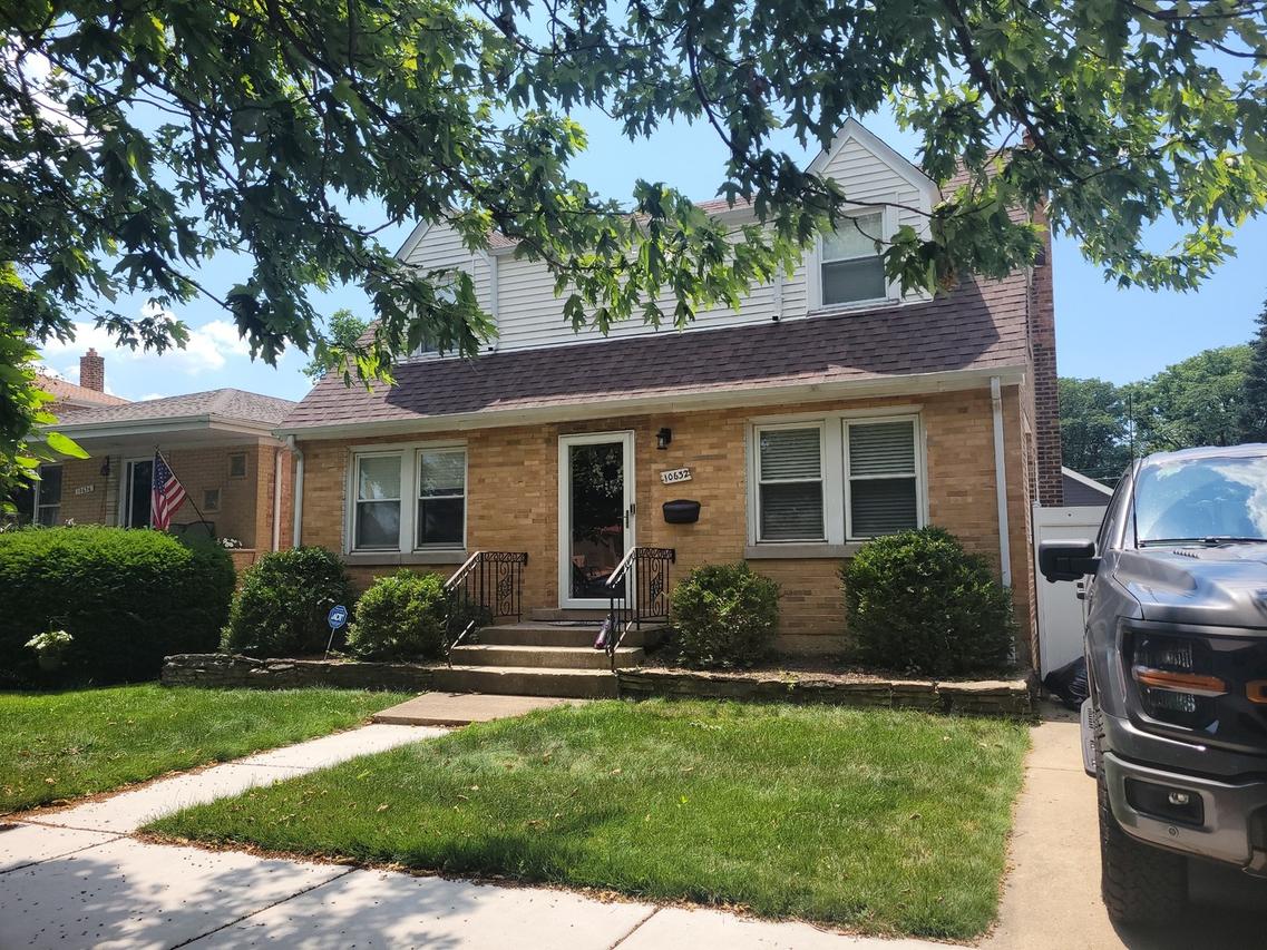 10632 S Hamlin Ave., Chicago, IL 60655