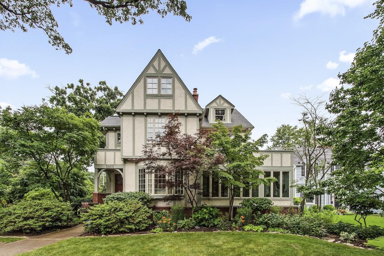 2423 Harrison St., Evanston, IL 60201