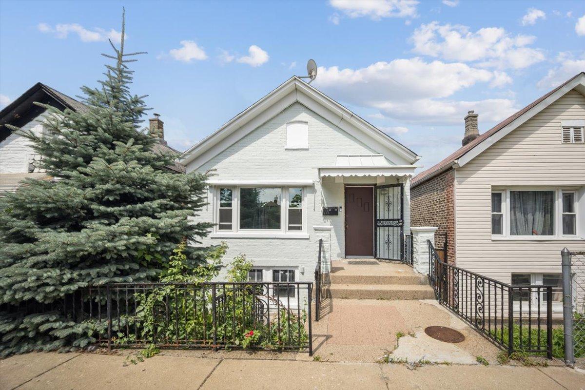 3332 S Bell Ave., Chicago, IL 60608