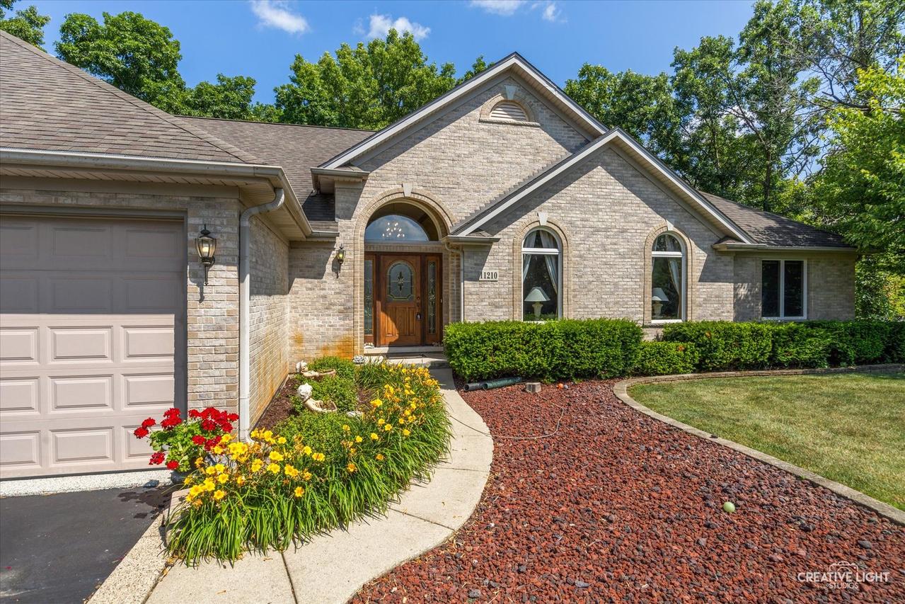 11210 Pebble Dr., Huntley, IL 60142
