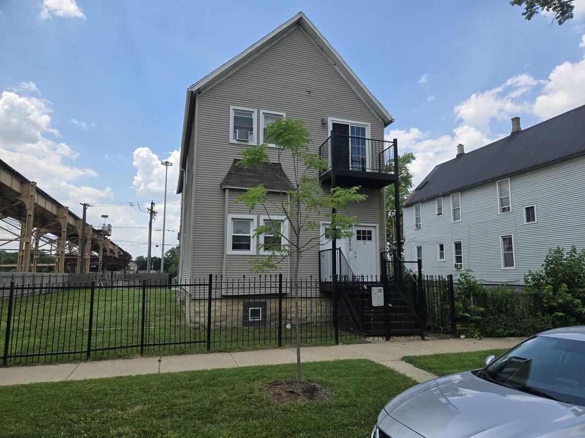 5906 S La Salle St., Chicago, IL 60621