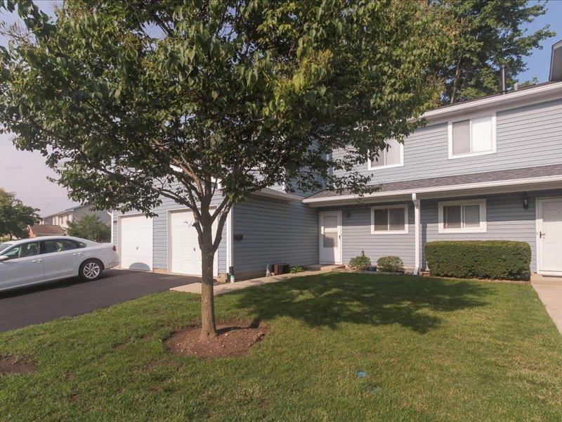 492 Dakota Ct., Carol Stream, IL 60188