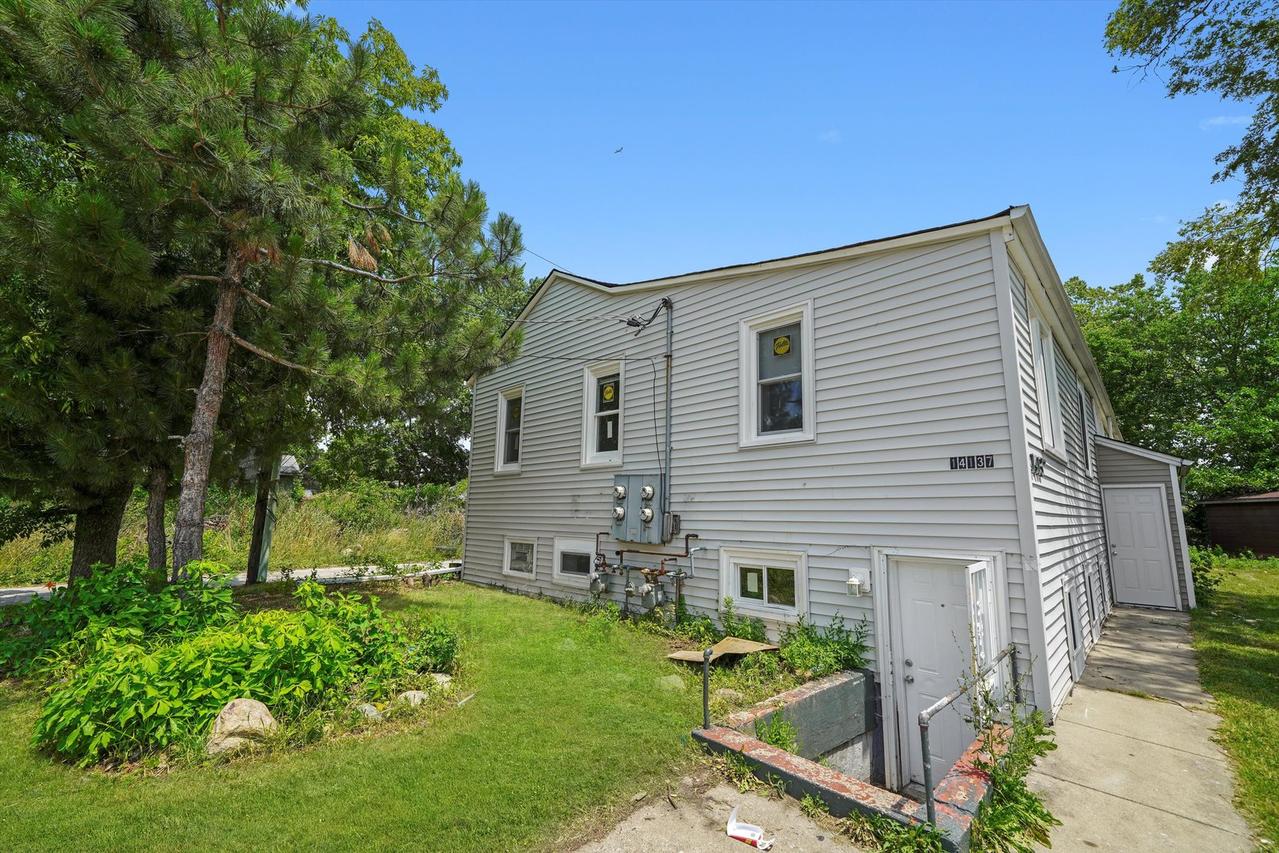 14137 Greenwood Rd., Dolton, IL 60419