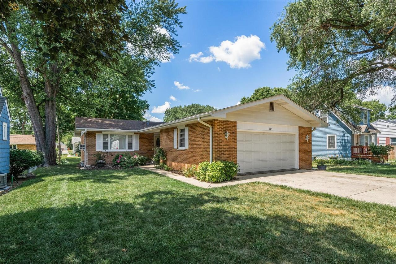 12 N Adams St., North Aurora, IL 60542