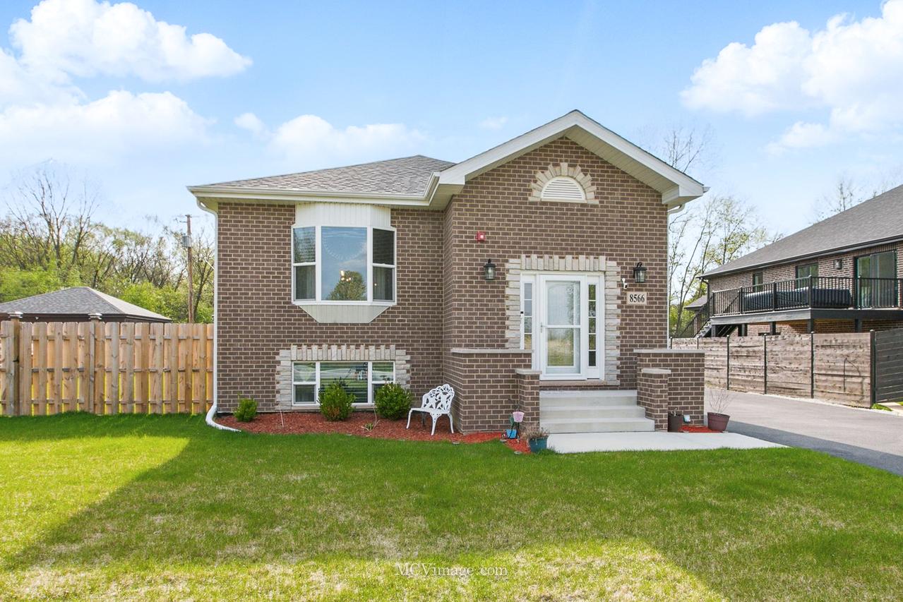 8566 S 83rd Ave., Hickory Hills, IL 60457