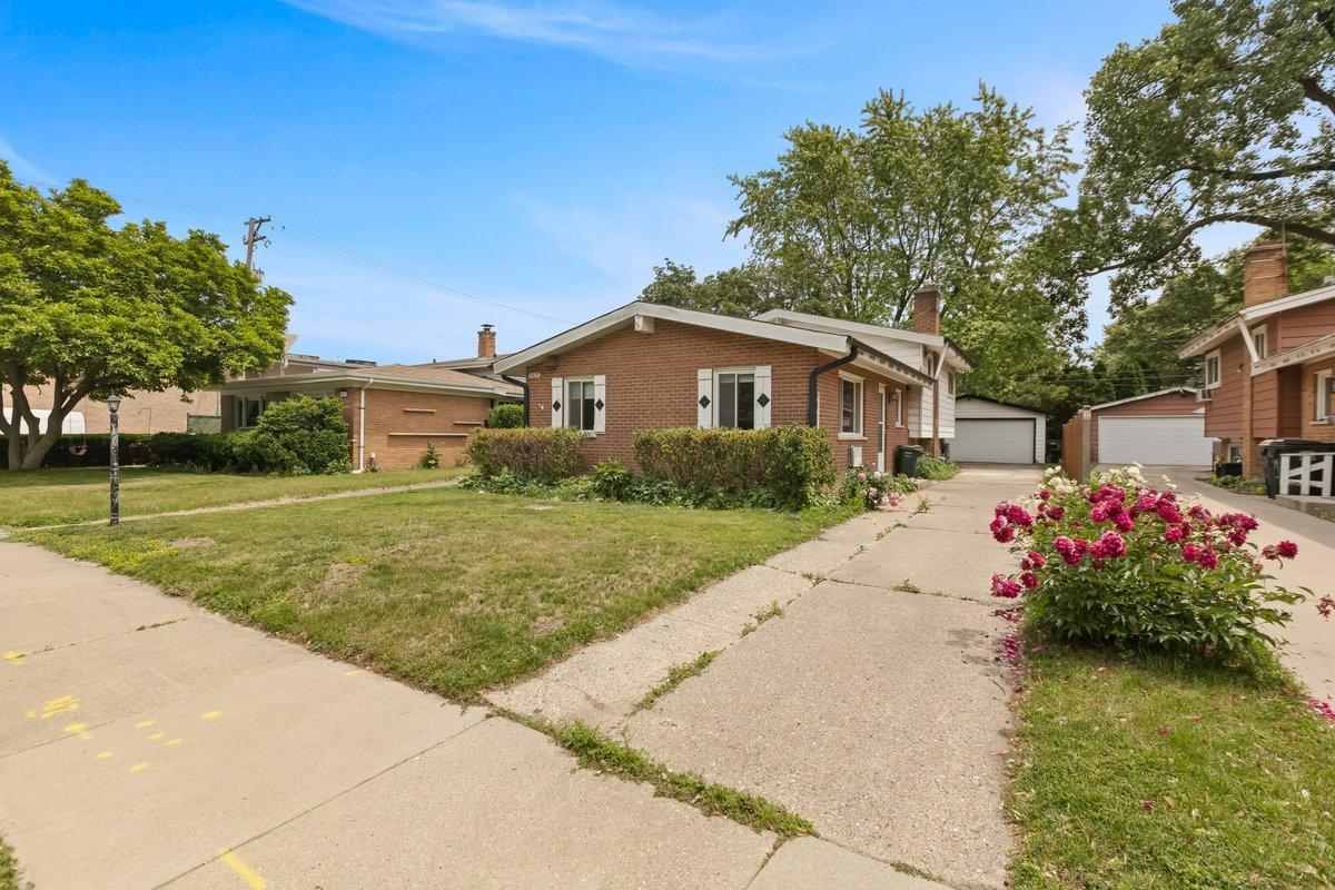 8429 Mason Ave., Morton Grove, IL 60053