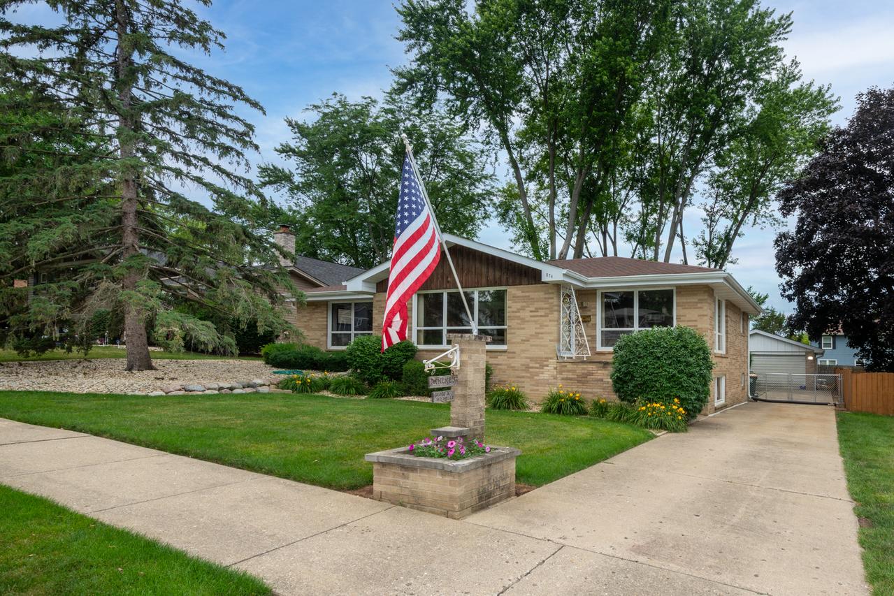 874 Hillandale Dr., Antioch, IL 60002