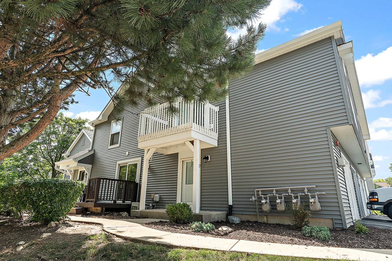 2725 Weeping Willow Dr. #D, Lisle, IL 60532
