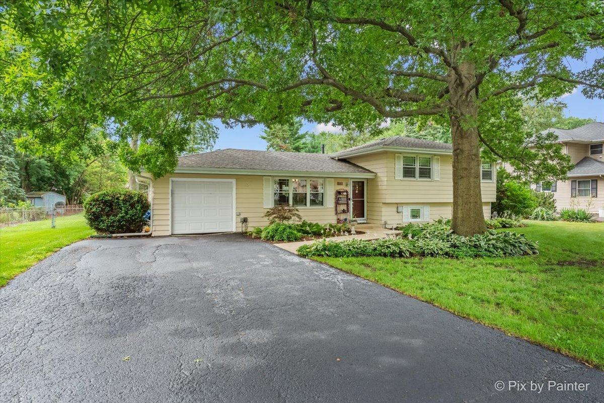 28w705 Rogers Ave., Warrenville, IL 60555
