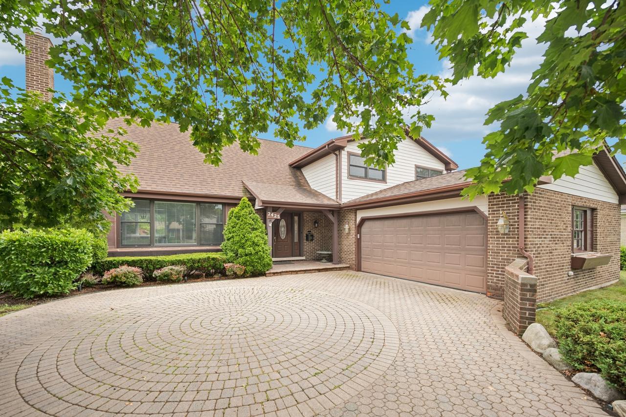 2425 N Drury Ln., Arlington Heights, IL 60004