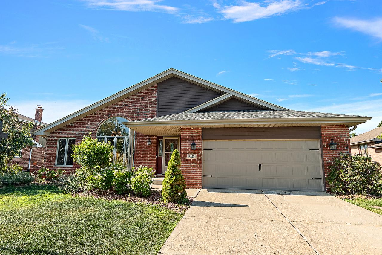 8542 Monaghan Dr., Tinley Park, IL 60487