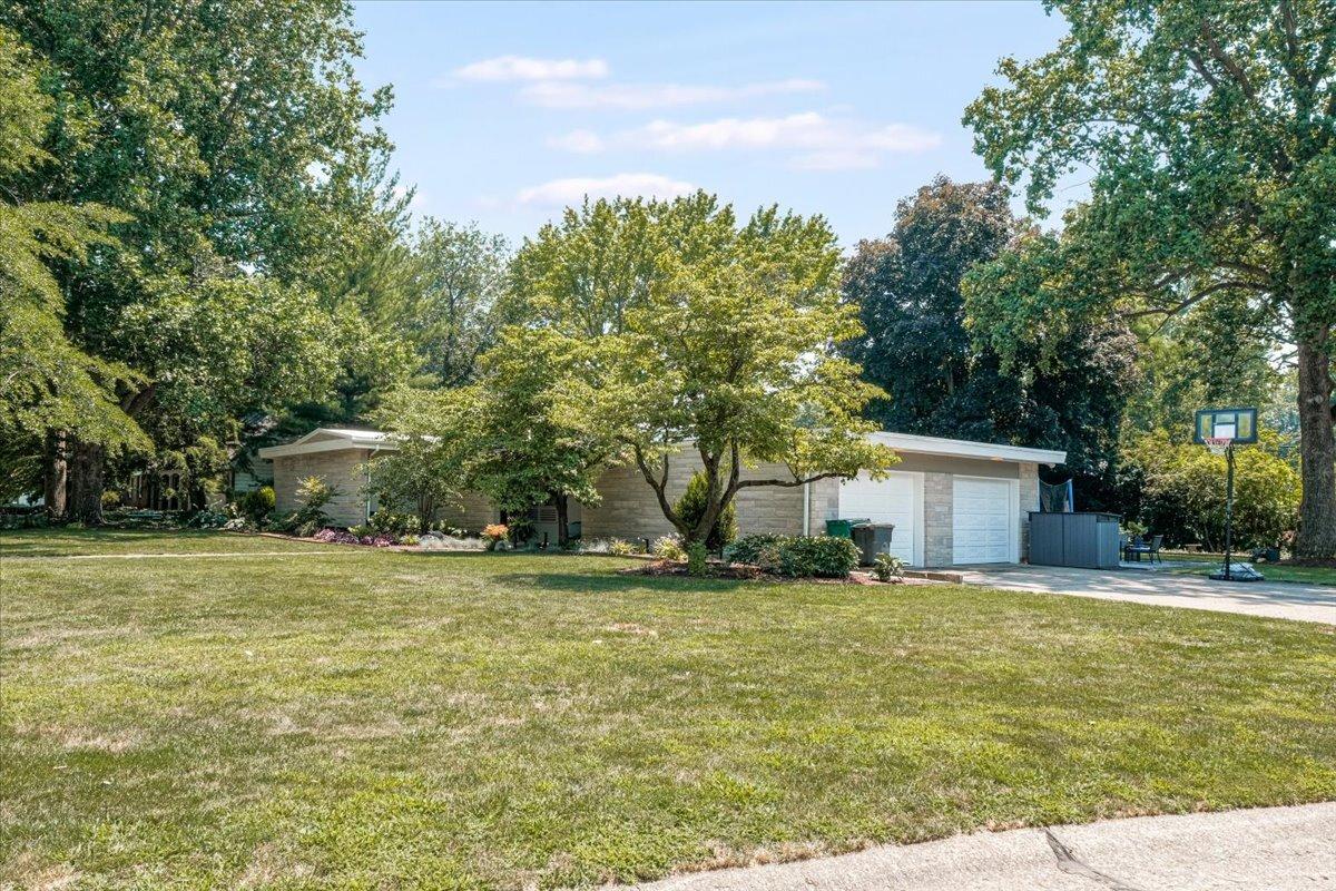 1201 Waverly Dr., Champaign, IL 61821