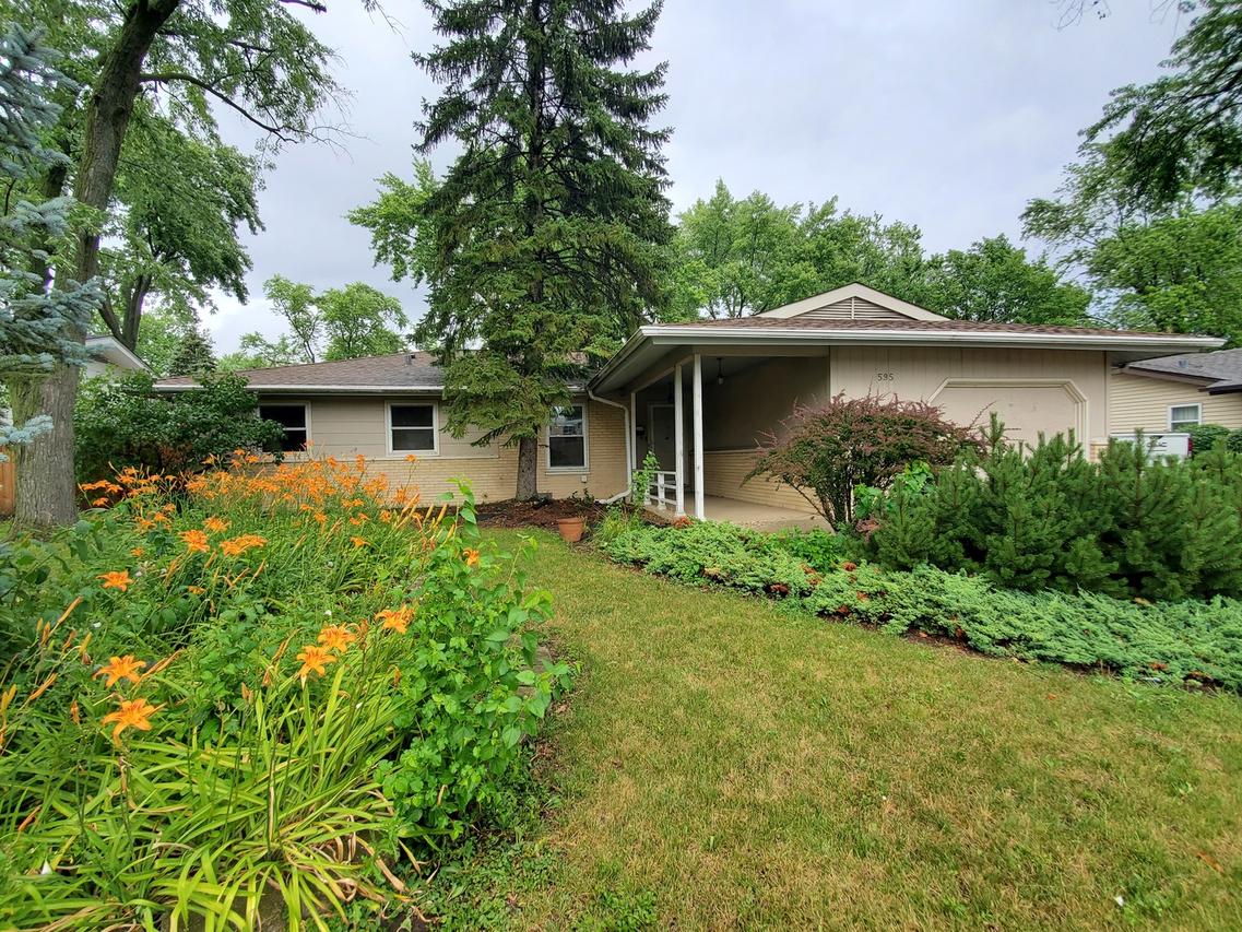 595 W Elk Grove Blvd., Elk Grove Village, IL 60007