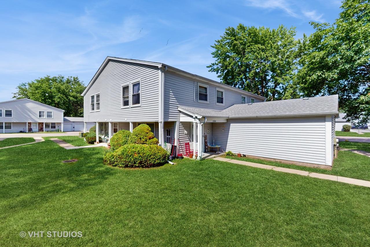 1320 N Glen Cir. #B, Aurora, IL 60506